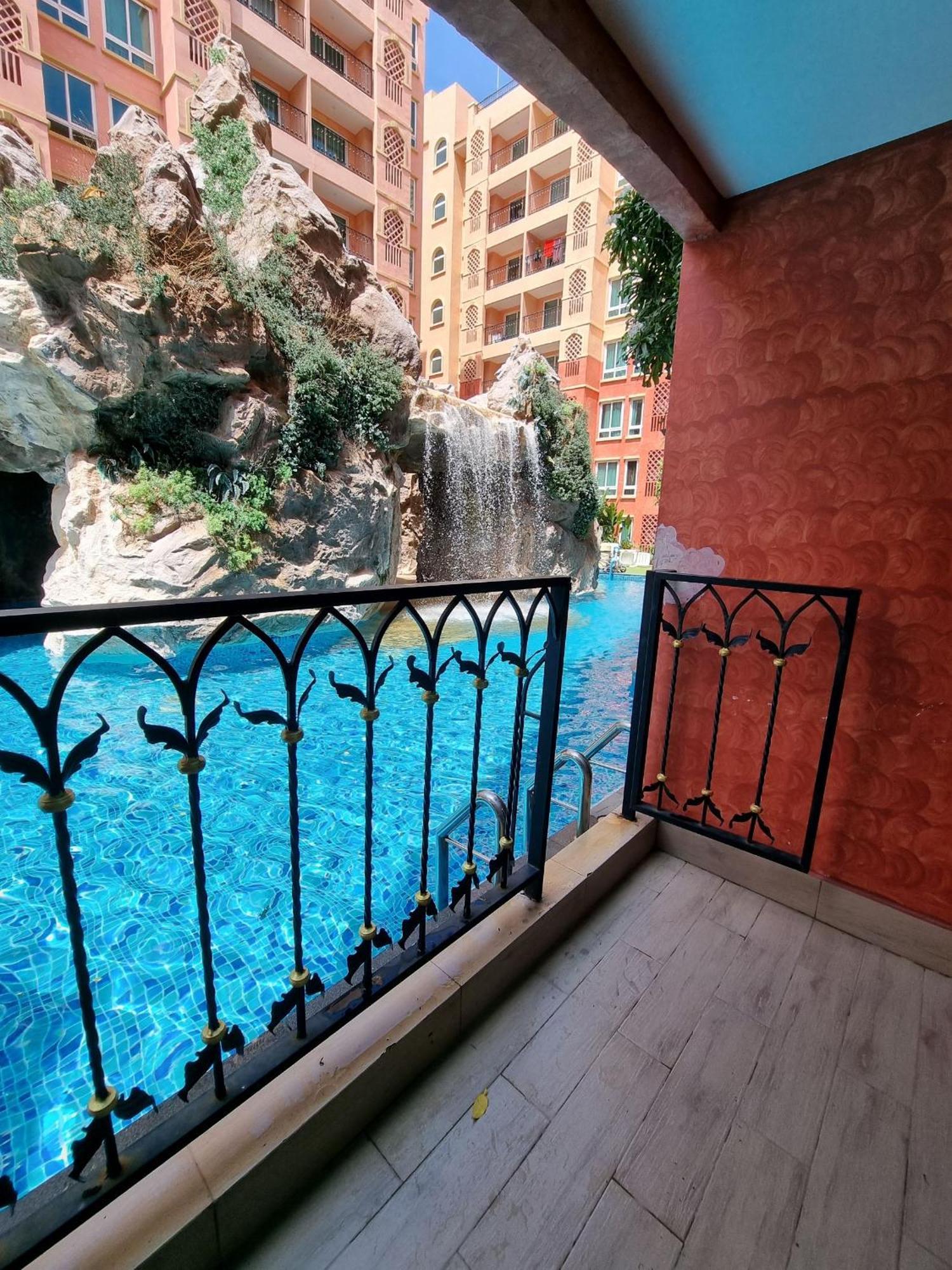 Seven Seas Resort Pattaya & Sofa Bed Джомтиен Бийч Екстериор снимка