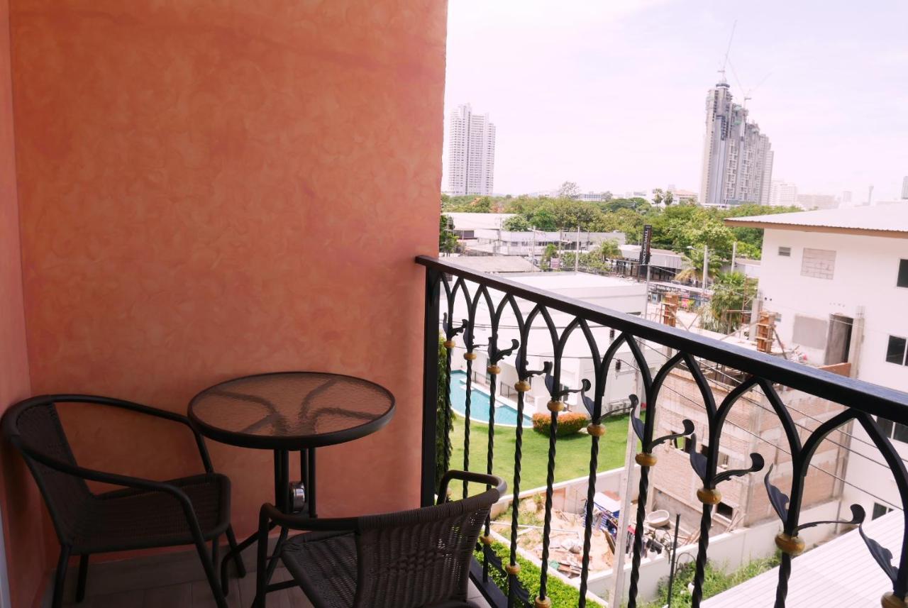 Seven Seas Resort Pattaya & Sofa Bed Джомтиен Бийч Екстериор снимка