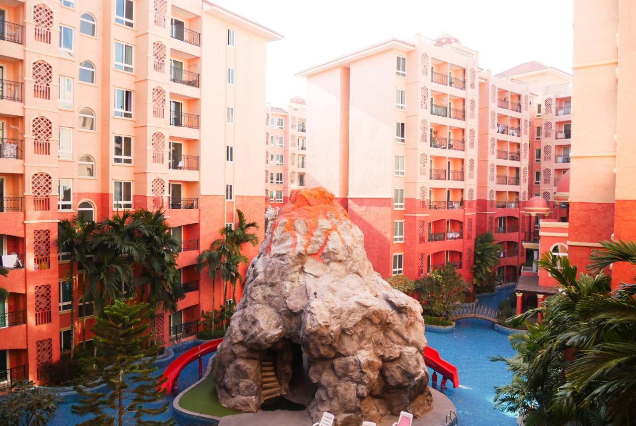 Seven Seas Resort Pattaya & Sofa Bed Джомтиен Бийч Екстериор снимка